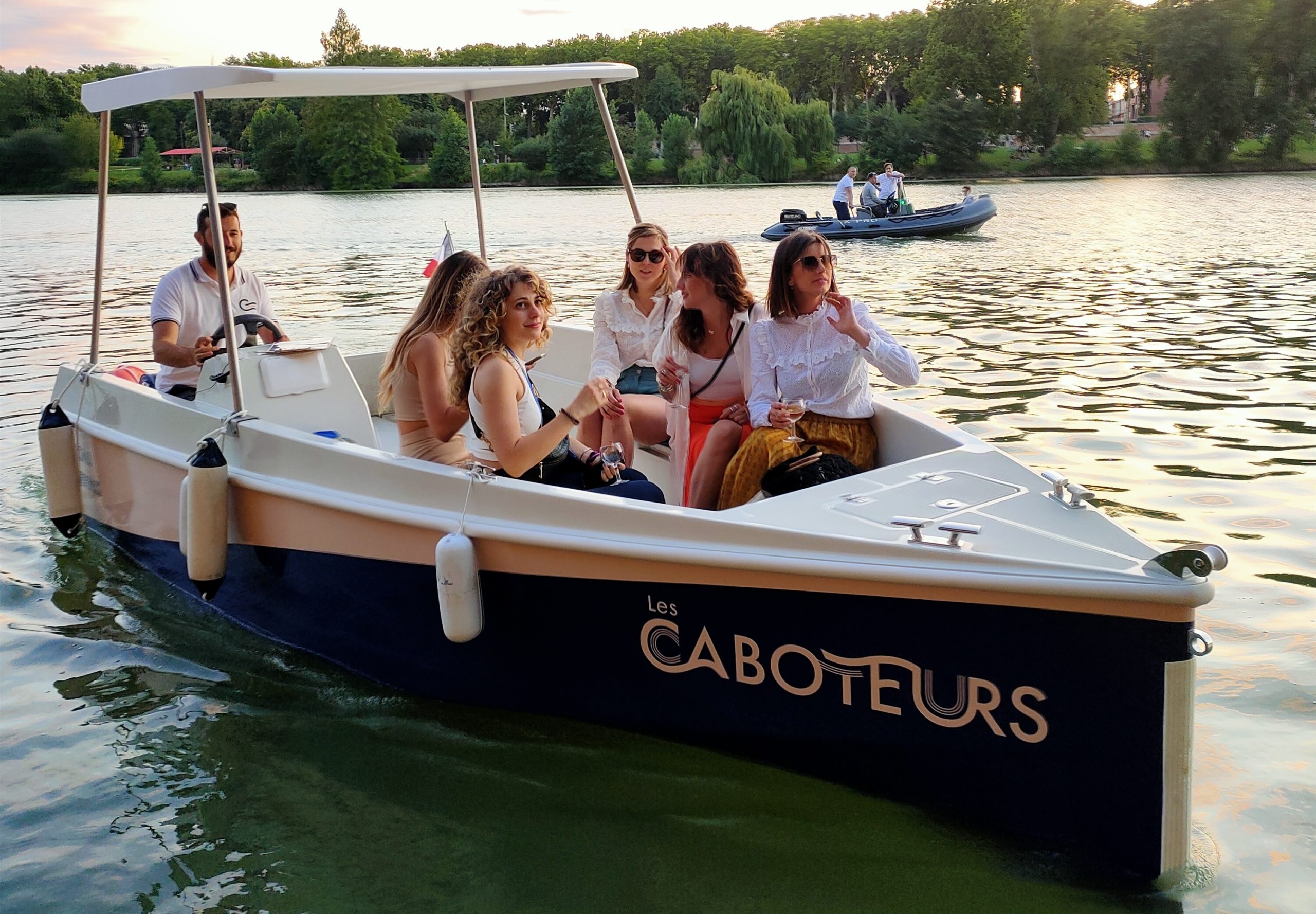 Réservez en ligne un bateau 4 à 8 personnes sur la Garonne